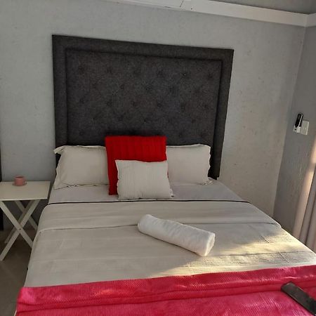 Nsuku Bed And Breakfast Thulamahashi 외부 사진